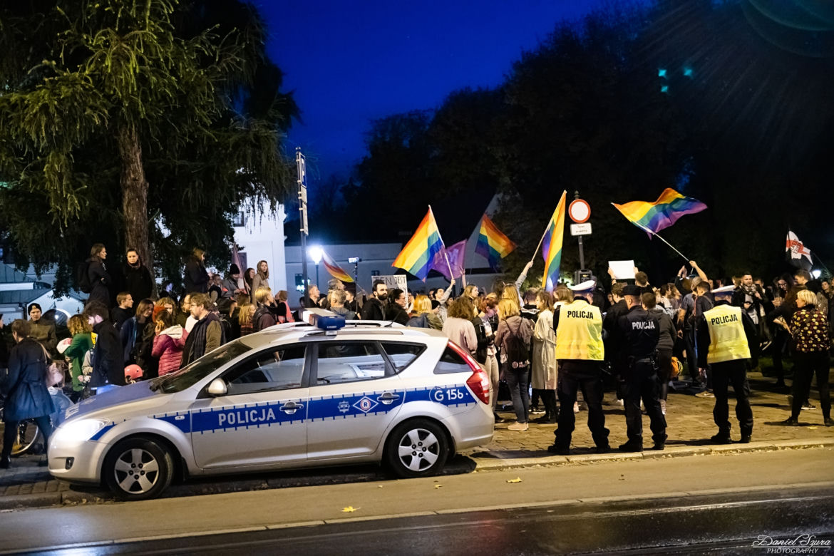 Tańczący protest pod krakowską kurią