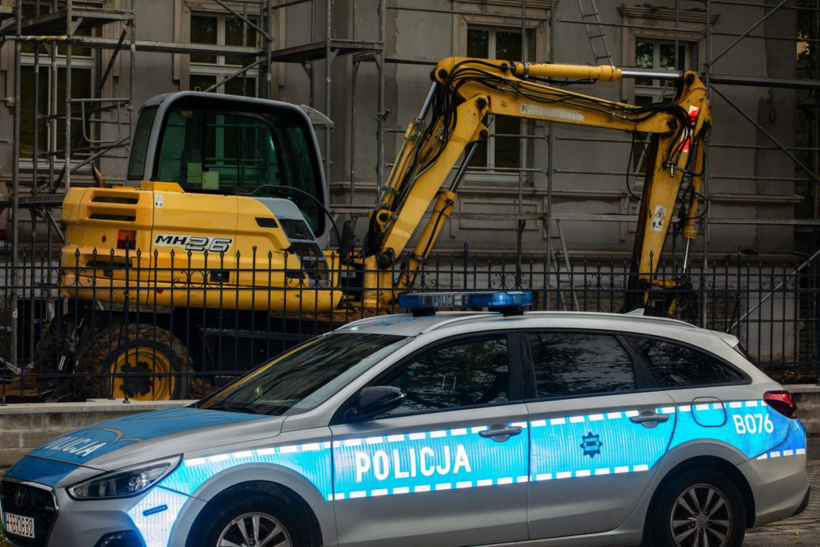 Wrocław. Ewakuacja 600 mieszkańców miasta. Przy ul. Januszowickiej odnaleziono niewybuch [ZDJĘCIA].