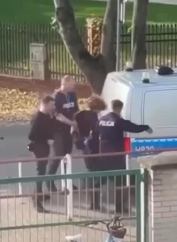 Kolejny koszmar w szkole. 15-latek miał przy sobie trzy noże! Zaatakował dyrektora, jedna osoba nie żyje
