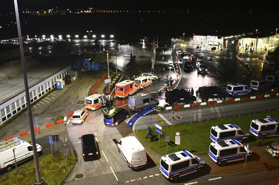 Hamburg, uzbrojony mężczyzna dostał się na teren lotniska