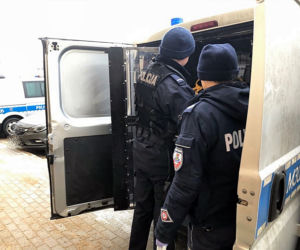 Sprawcy pobicia 25-latka pod barem w Suwałkach wpadli w ręce mundurowych