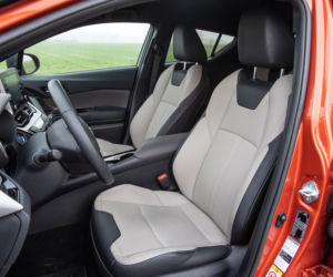 Toyota C-HR 2.0 Hybrid Dynamic Force 184 KM e-CVT vs Mazda CX-30 Skyactiv-X 180 KM 6MT AWD