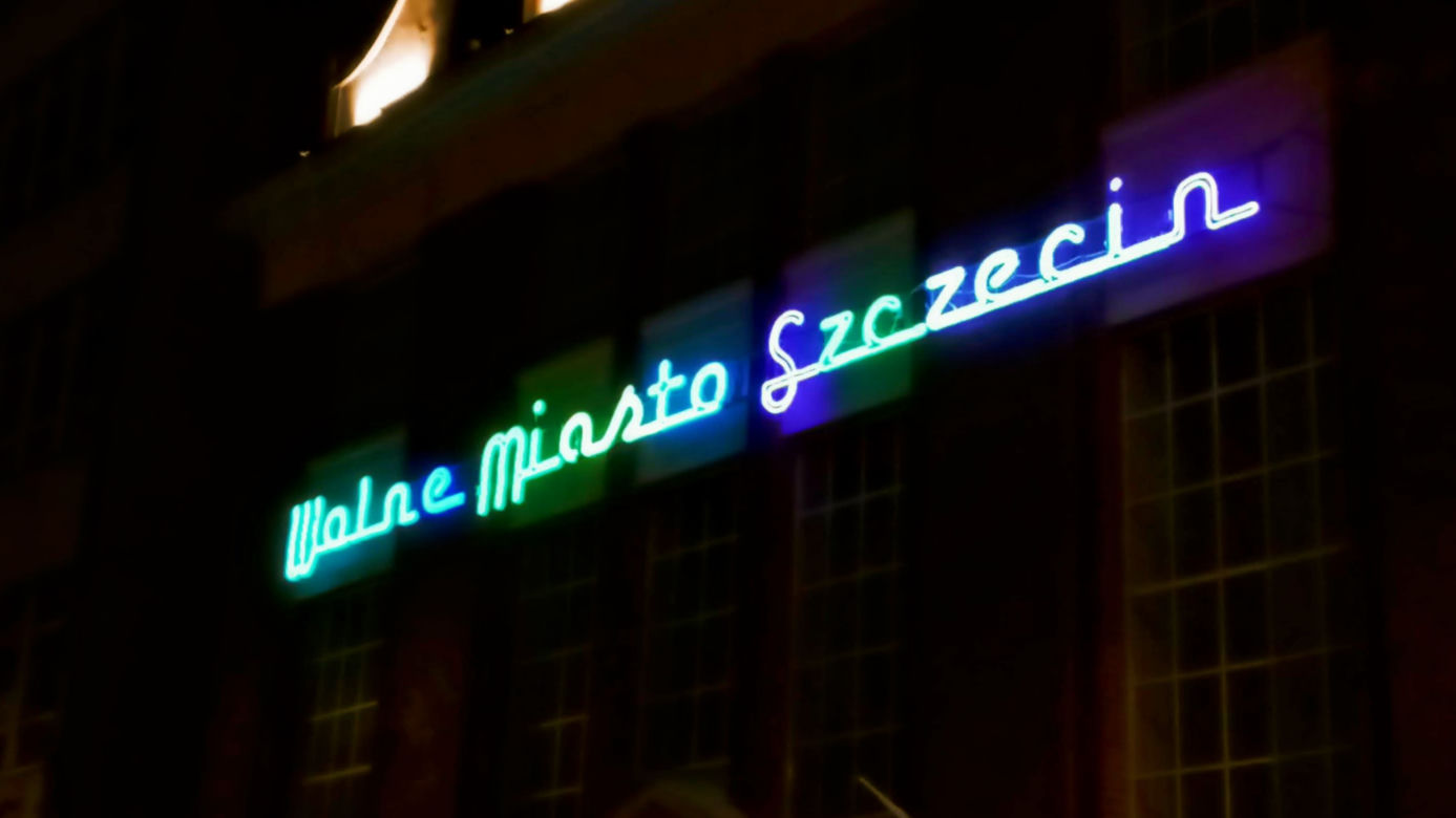 Napis na budynku Trafostacji Sztuki zbulwersował radnego Mateckiego