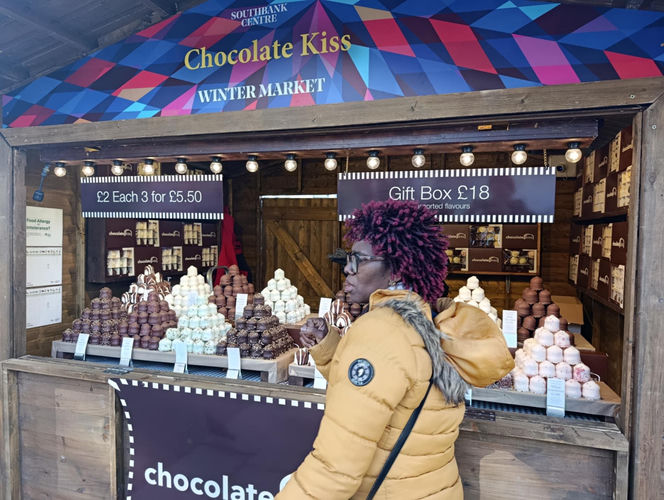 Jest rozmach! - tak polscy turyści oceniają świąteczny jarmark w Londynie. Kramy stoją też przy słynnym London Eye – z widokiem na Big Bena. Zobaczcie nasze zdjęcia!