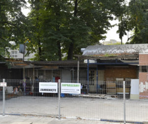 Burzą bazar na Banacha).
