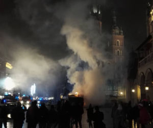 Chwile grozy na krakowskim Rynku: Zapaliły się stragany [ZDJĘCIA]