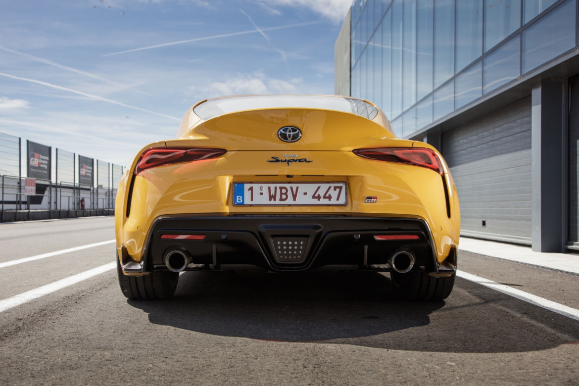 Toyota GR Supra w kolorze Nitro Yellow