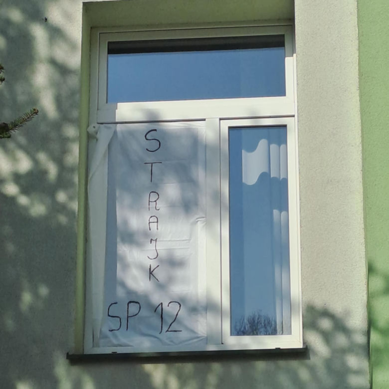 Szkoła Podstawowa nr 12 Starachowice: Czy grozi jej zamknięcie? Strajk radnego i niepokój rodziców 