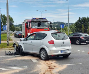 Wypadek w Nowy Sączu. Matka z dzieckiem jechała karetką do szpitala. Ambulans zderzył się z osobówką