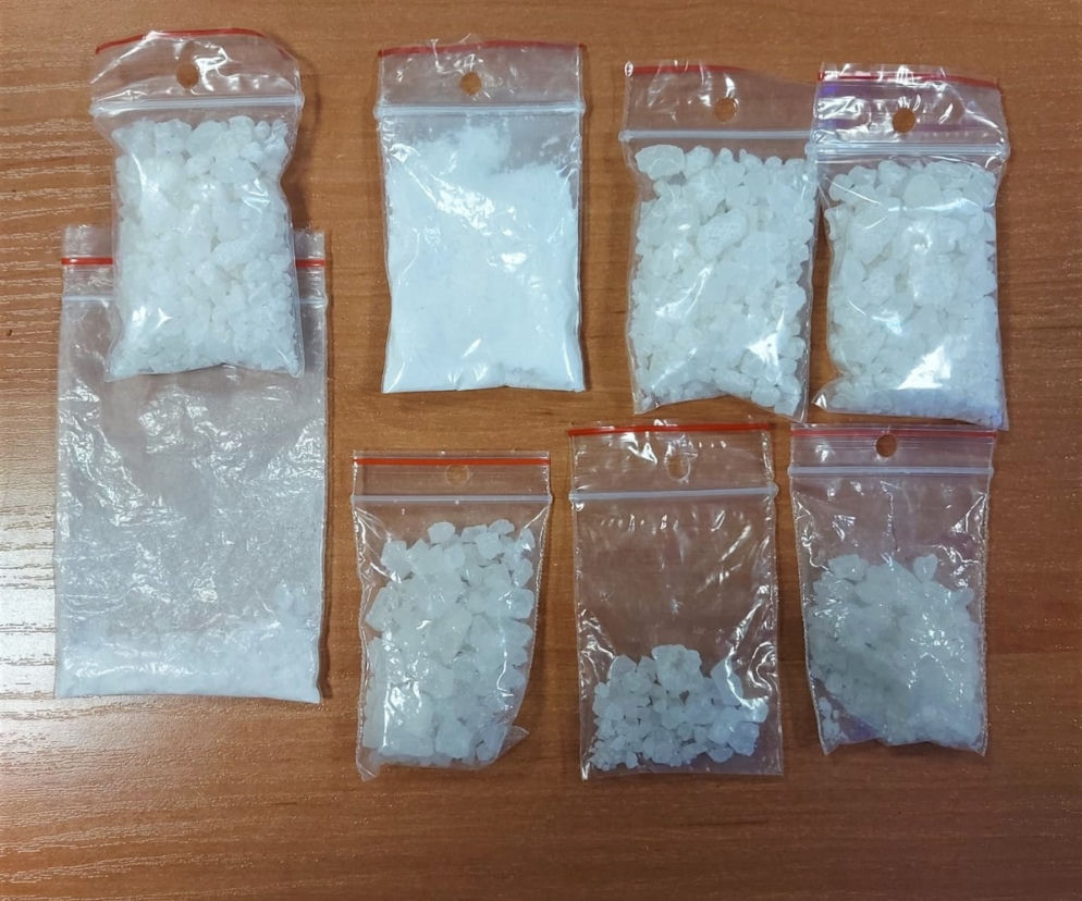 Nowy Sącz. Nerwowe zachowanie przyciągnęło wzrok policjantów. W aucie znaleźli psychotropy