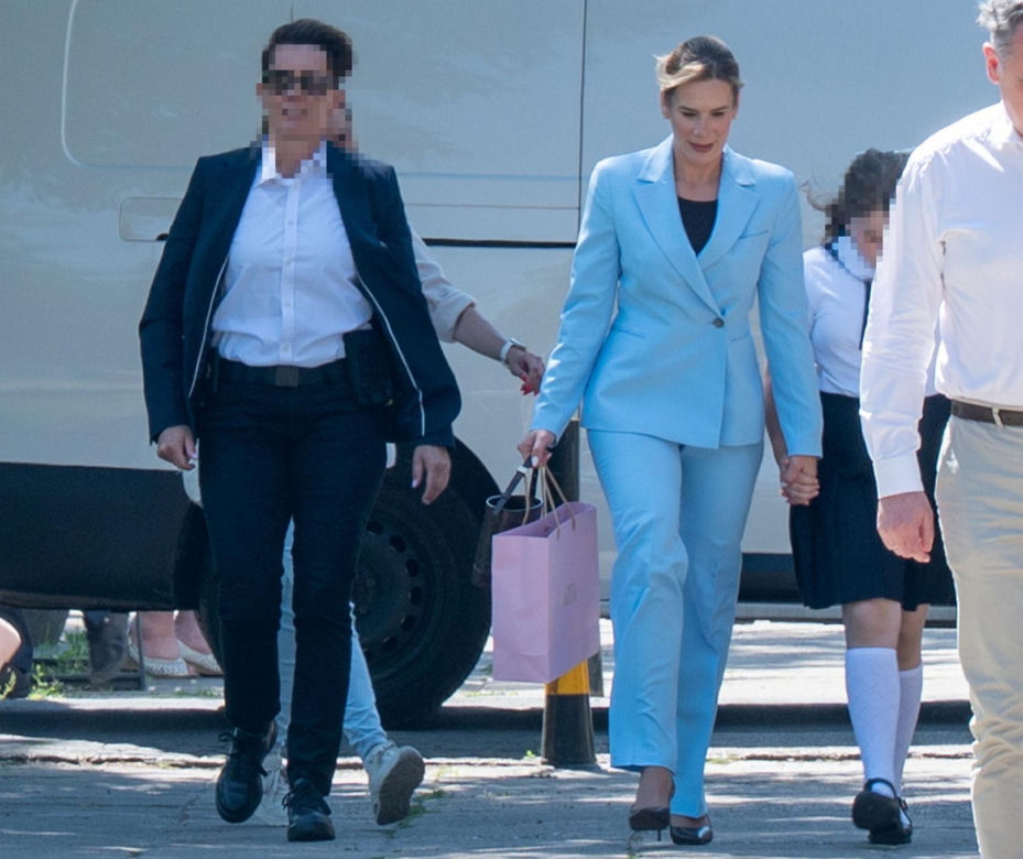 Marta Nawrocka z córką Kasią na zakończenie roku szkolnego