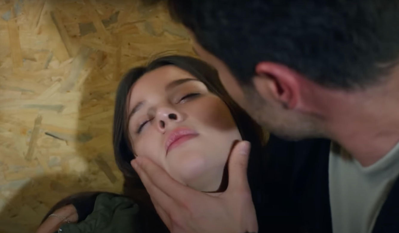 Ege odnajdzie Zeynep.