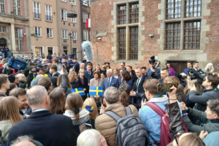 Para królewska spacerowała ulicami Gdańska. Spotkali się ze studentami