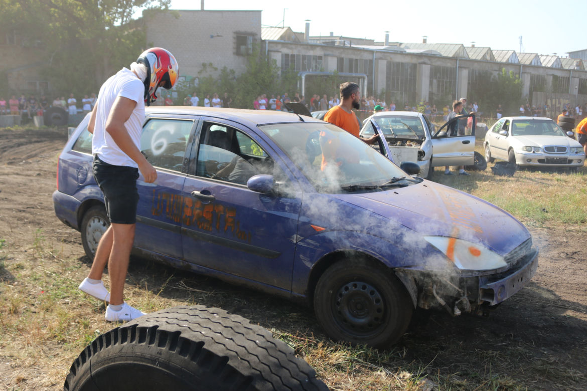 Charytatywny Wrak Race. Andrzej z Plutycz i Adam Kraśko zbierali pieniądze dla chorej Dominiki