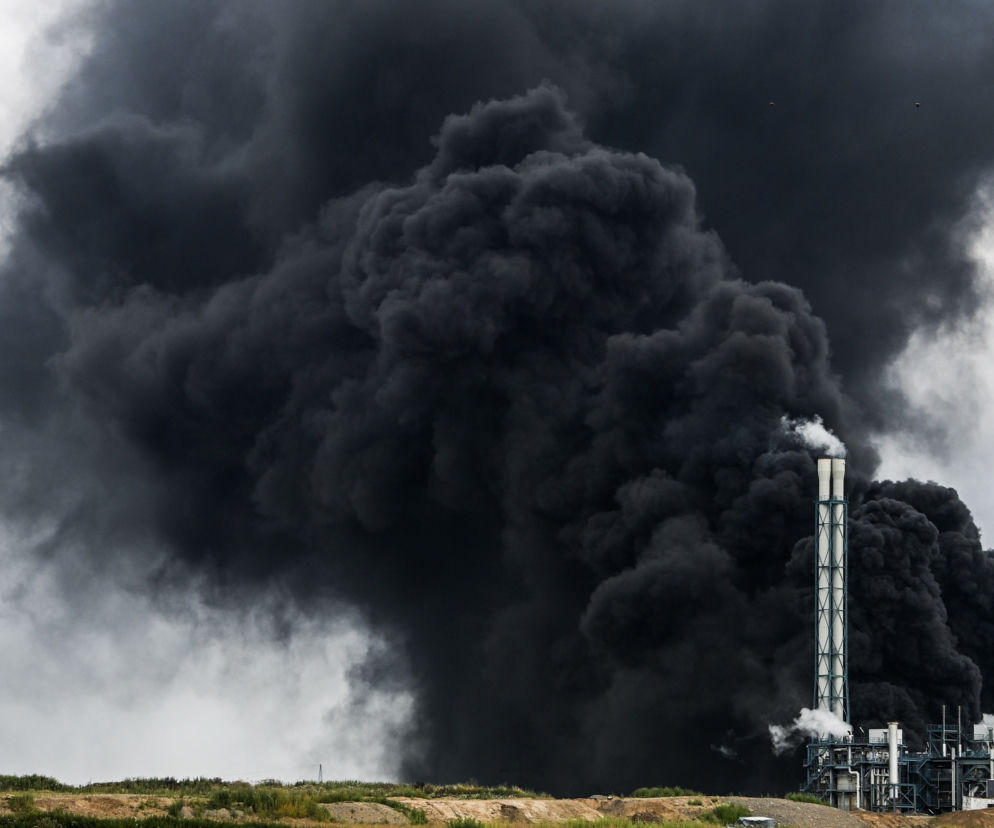 Skażona chmura nad Polską. Po wybuchu w Leverkusen zbliża się do nas chmura chemikaliów 