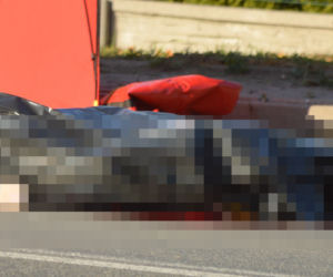 Pijany kierowca BMW zabił kobietę jadącą motorowerem. Drastyczne zdjęcia