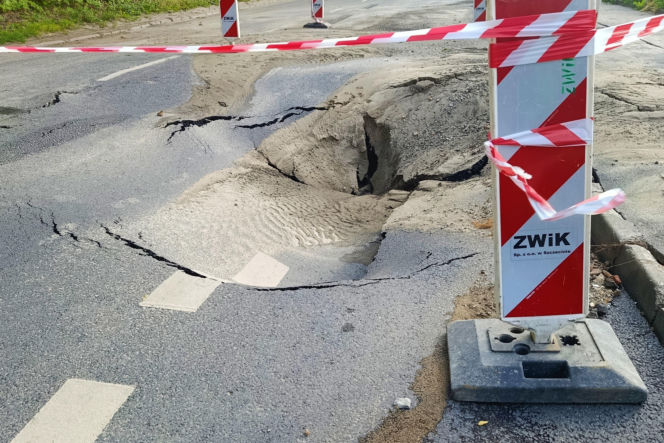 Ulica Starkiewicza zamknięta po awarii wodociągu