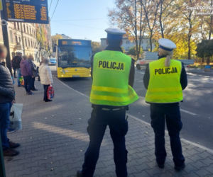 W Chorzowie i Świętochłowicach ruszyły zmasowane kontrole policji. Chodzi o maseczki w autobusach [ZDJĘCIA]