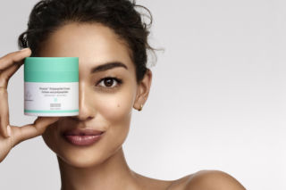 Drunk Elephant prezentuje nowy kierunek rozwoju w kampanii „Please Enjoy Responsibly”