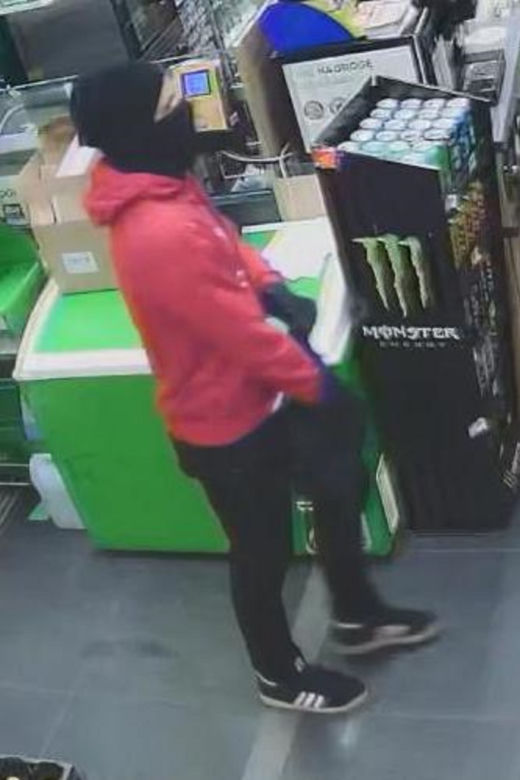 Rozbój w sklepie na terenie Torunia. Rozpoznajesz sprawcę?