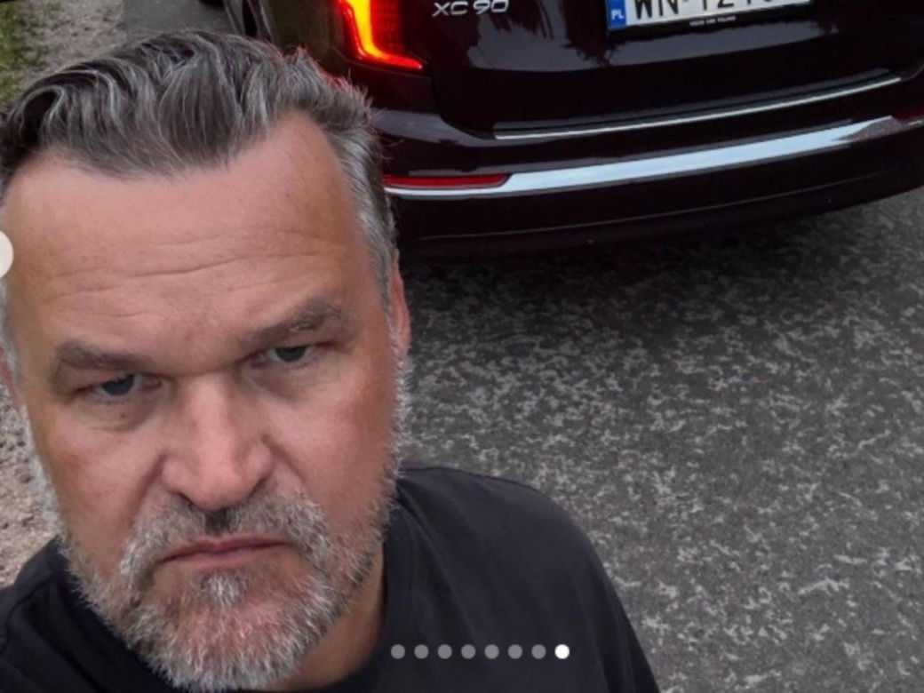 Oskarżony dziennikarz TVN, Adam Kornacki chwali się nową furą. Co za popis!