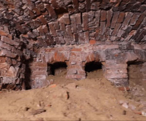 Tajemniczy tunel na Ursynowie. Badają tajemnice „grobów masońskich”