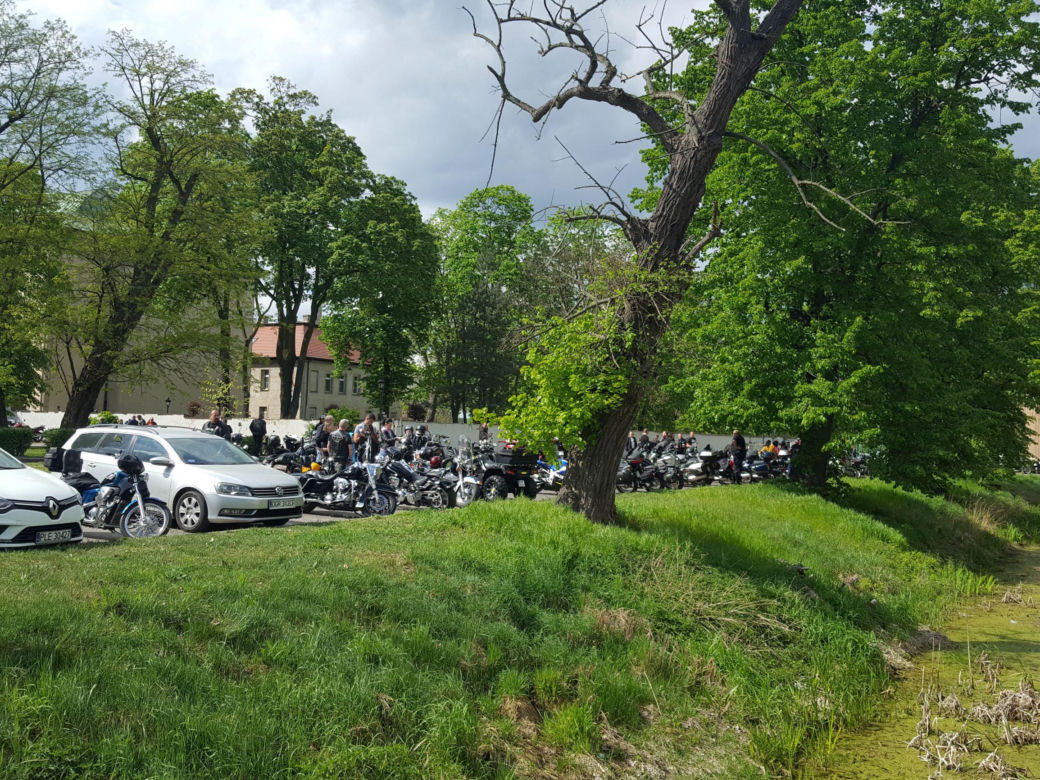 ​Setki motocyklistów na Wiosennym Święceniu Motocykli w Rydzynie
