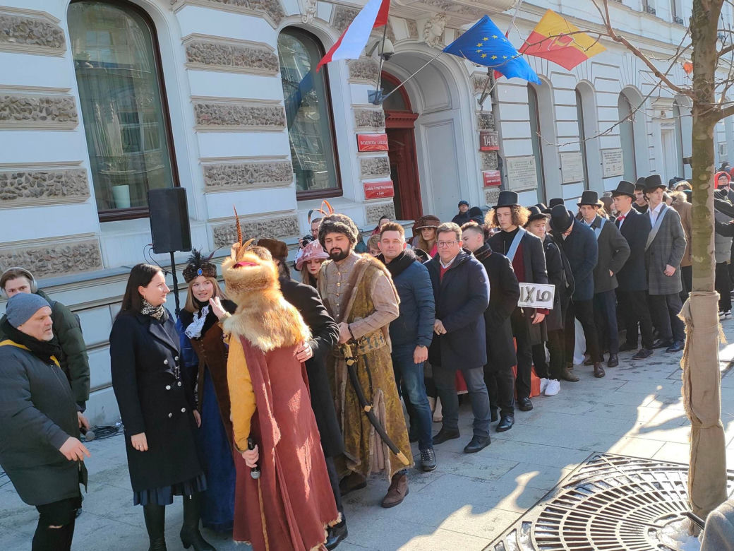 Polonez dla Łodzi. Zobacz, jak zatańczyli go mieszkańcy