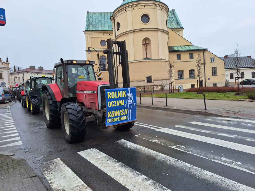 Rolnicy w Rzeszowie wyjechali na ulice. Trwa strajk generalny 