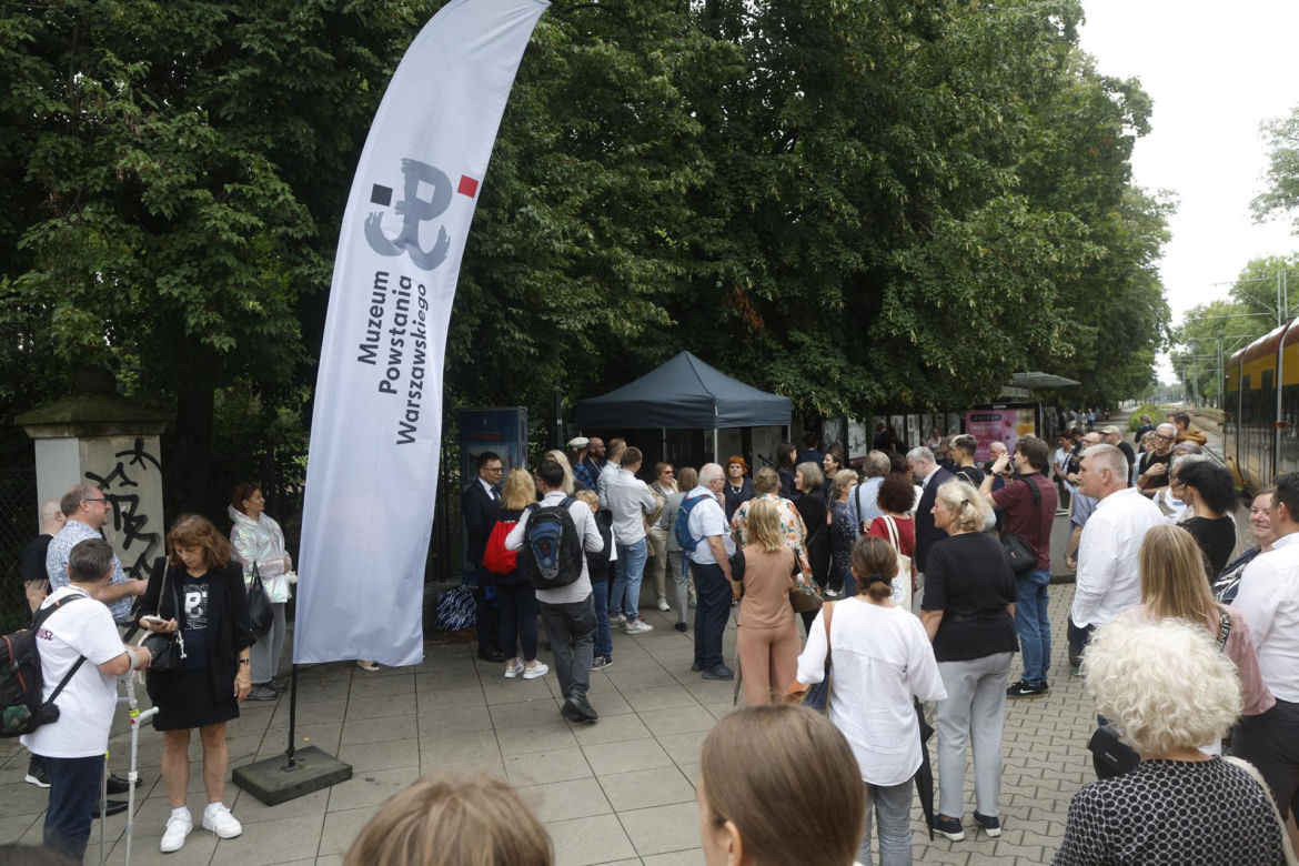 Powstanie Warszawskie w kadrze Stefana "Starby" Bałuka. Cichociemny szedł z aparatem do Powstania