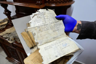 Sensacyjne odkrycie na strychu. Gazety, ulotki i propaganda Adolfa przeleżały tam około 100 lat