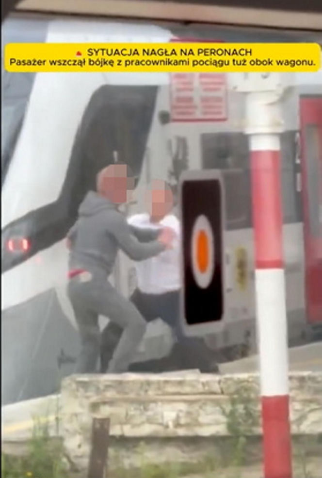 Szokujące sceny na peronie w Wejherowie! Bójka agresywnego pasażera z konduktorem