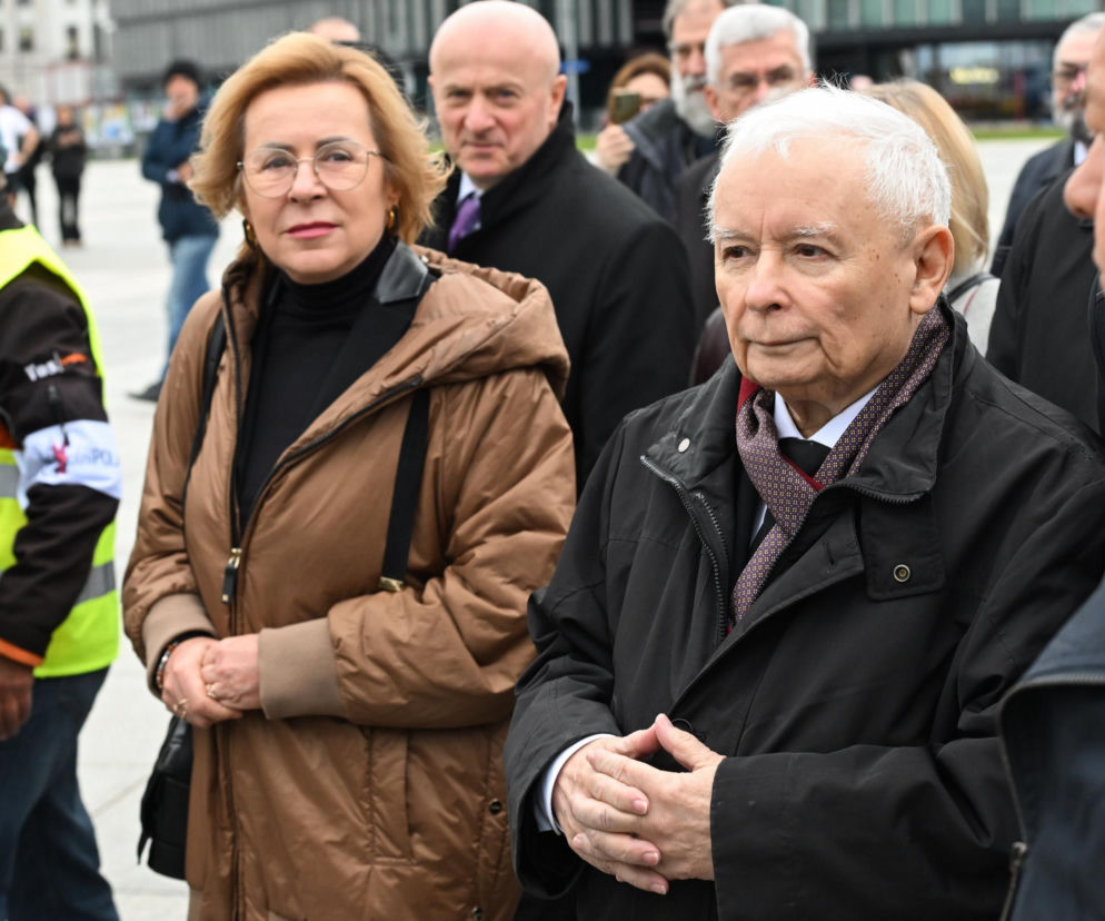 Prezes PiS Jarosław Kaczyński podczas miesięcznicy smoleńskiej w Warszawie. O szczegółach przeczytasz na SE Polityka.