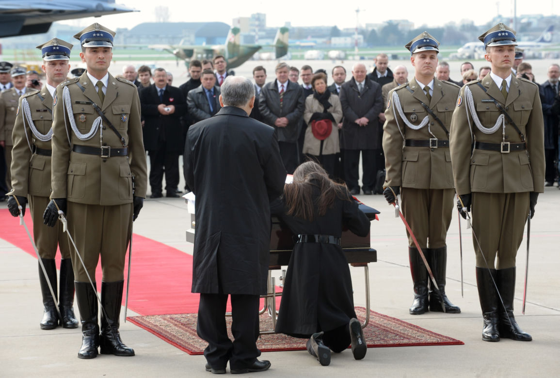 Ciało prezydenta Lecha Kaczyńskiego przyleciało do Polski