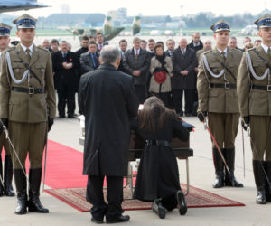 Ciało prezydenta Lecha Kaczyńskiego przyleciało do Polski
