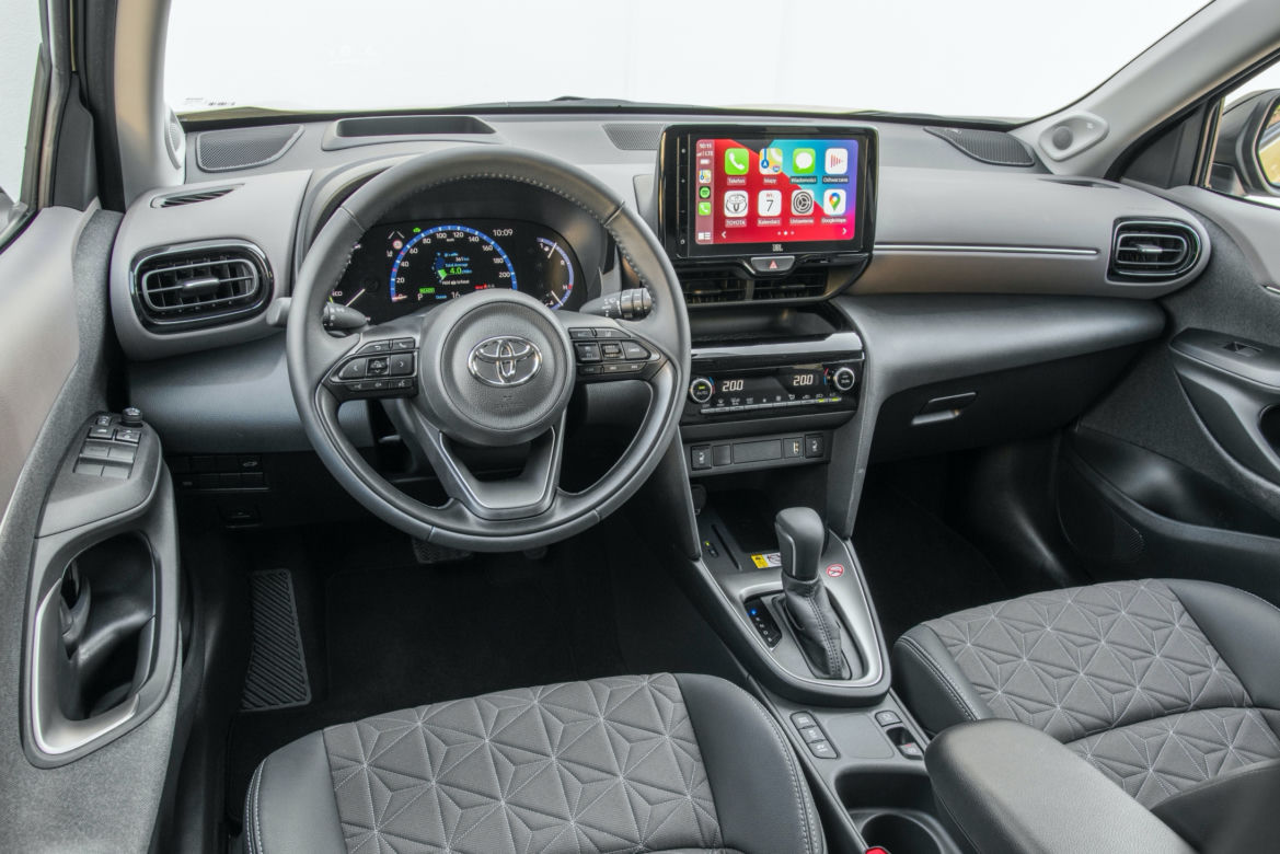 Toyota Yaris Cross - wnętrze