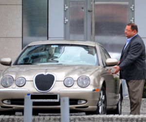 Ryszard Kalisz nie jeździ już Jaguarem