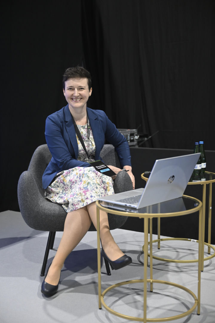 Warszawskie Targi Obronne. . Scena Niebieska. Prezentacja sprawdzeni w boju. Od surowej mocy po „Niewidzialną Energię”. Ewolucja zasilania Könner & Söhnen na podstawie wniosków z frontu w Ukrainie