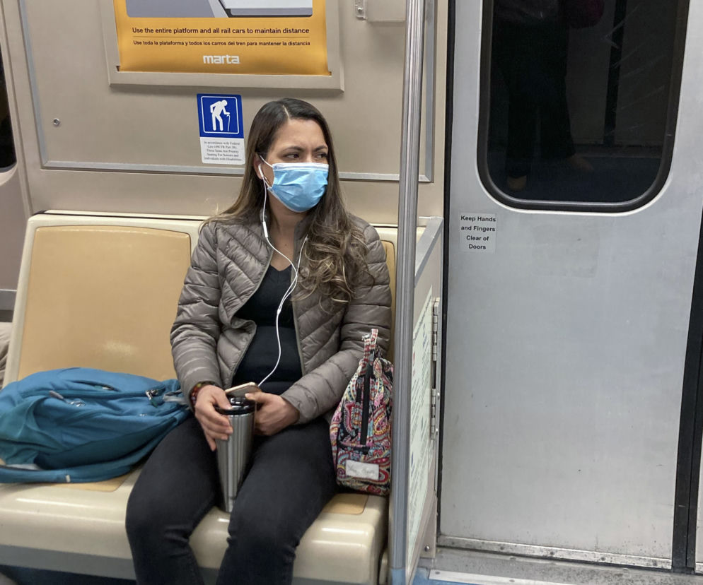 Maseczki niekonieczne, ale nie w NYC