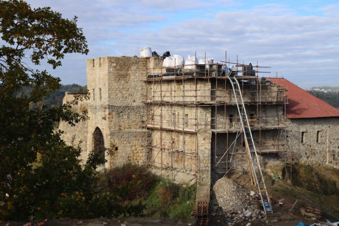 Odbudowa zamku w Dobczycach