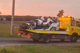 Makabra na drodze! 20-letni kierowca zginął na miejscu. Skoda zmiażdżona pod naczepą