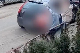 Na szczęście wszystko nagrały kamery z pobliskiego monitoringu, a o zdarzeniu natychmiast powiadomiono policję