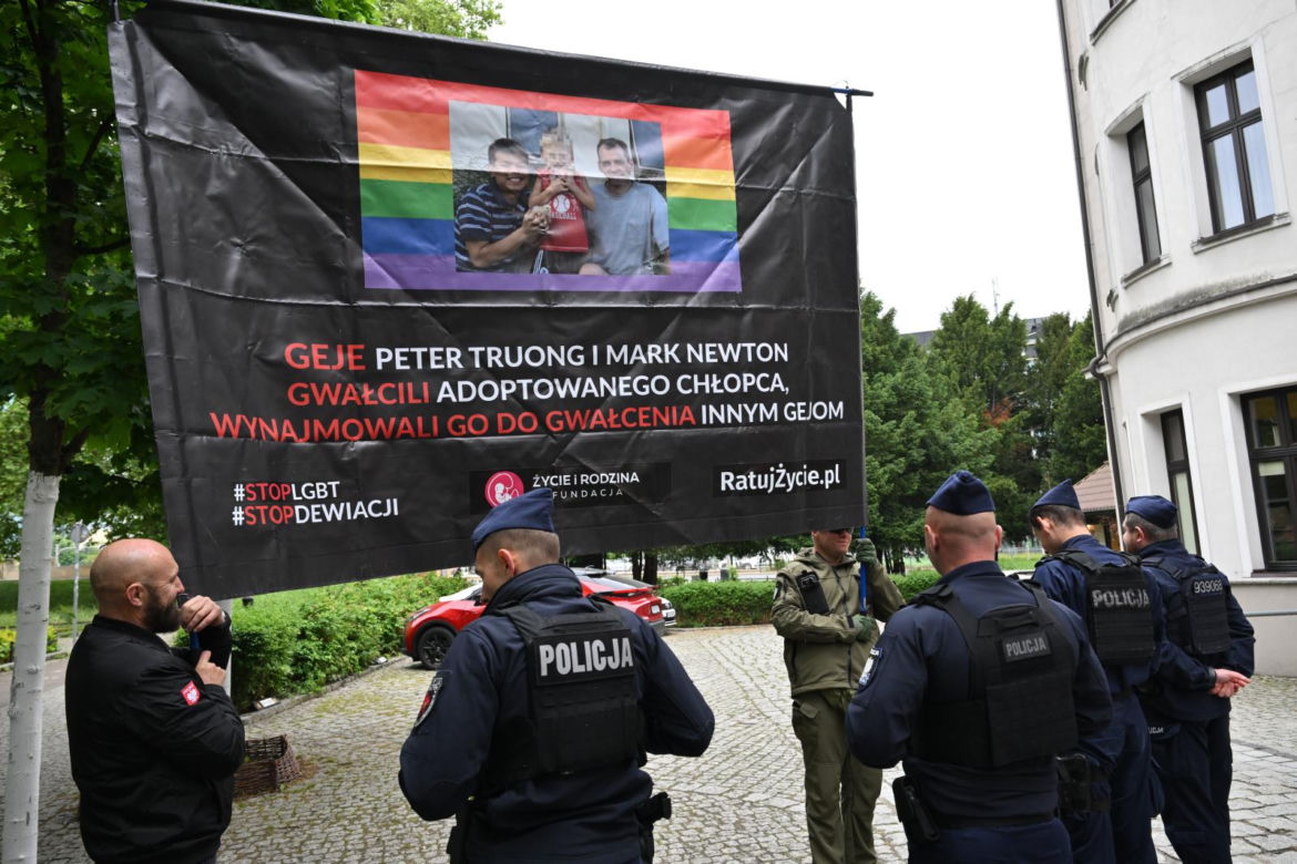 W poniedziałek, 18 maja, w Urzędzie Stanu Cywilnego po raz pierwszy dokonano transkrypcji zagranicznego aktu małżeństwa pary jednopłciowej bez konieczności prowadzenia sprawy sądowej