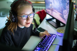 Kieszonkowe nastolatka znika w grach? To zaskakująca okazja do nauki o pieniądzach