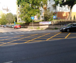 Yellow box na skrzyżowaniu ulic Matejki i Bazarowej w Szczecinie