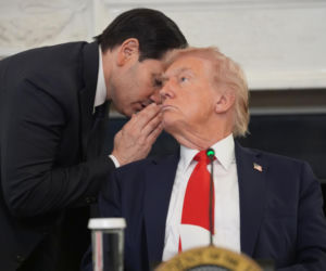 Trump przysnął na oficjalnym spotkaniu! Jest stary i coraz bardziej to widać