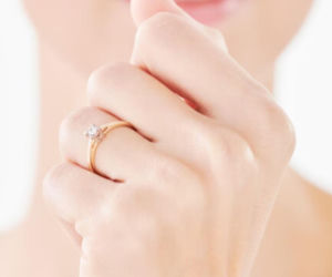 Jak wybrać pierścionek zaręczynowy z diamentem? Praktyczny przewodnik