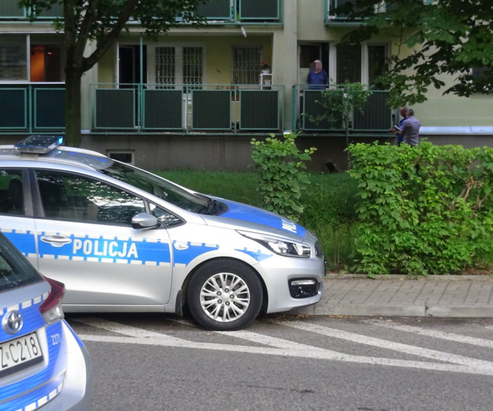 Kobieta wypadła z drugiego piętra