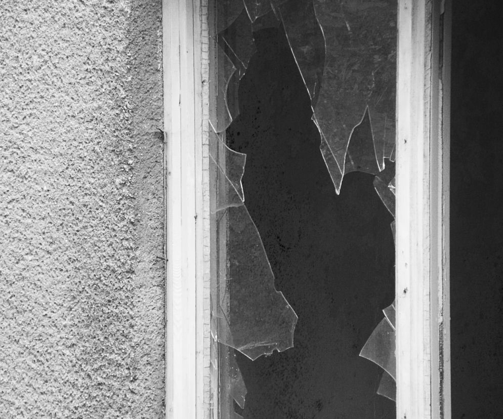 Czyżew. Recydywista podejrzany o wybicie szyb w sali weselnej