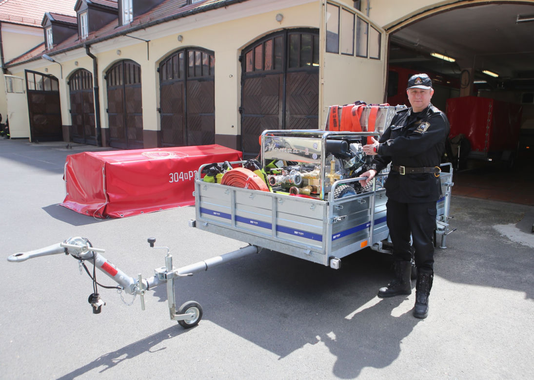 Nowy sprzęt strażacki do gaszenia wieżowców